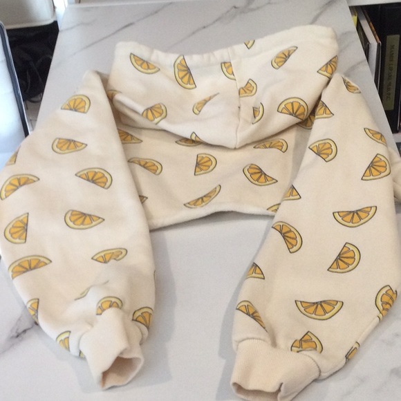 Forever 21 cropped hoodie with lemon print, medium - Picture 6 of 6
